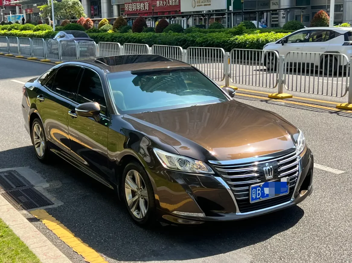 Toyota crown