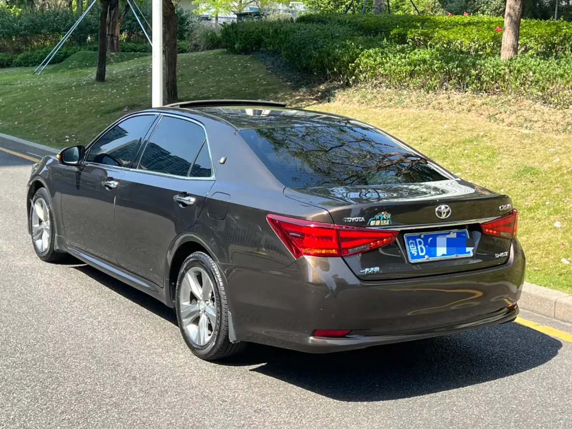 Toyota crown