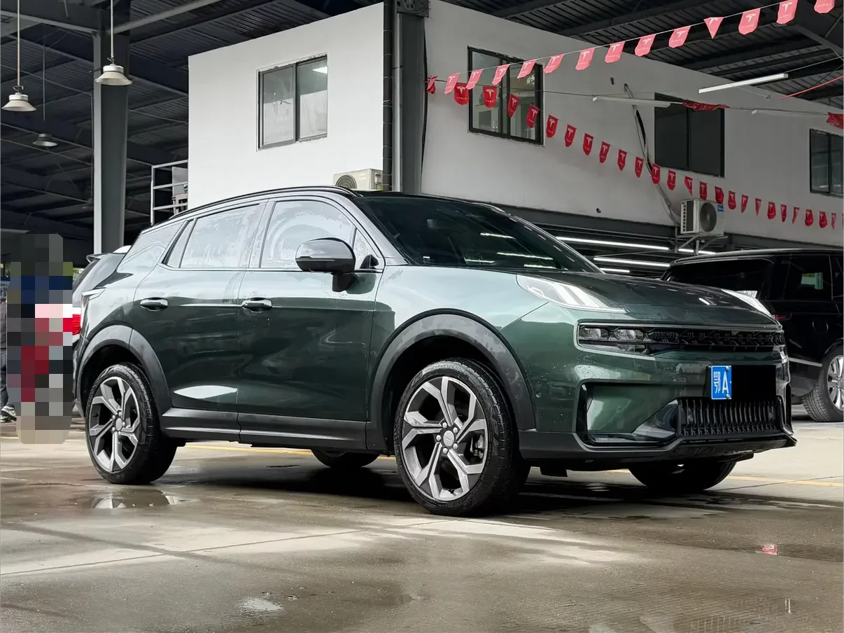 Lynk & Co 06