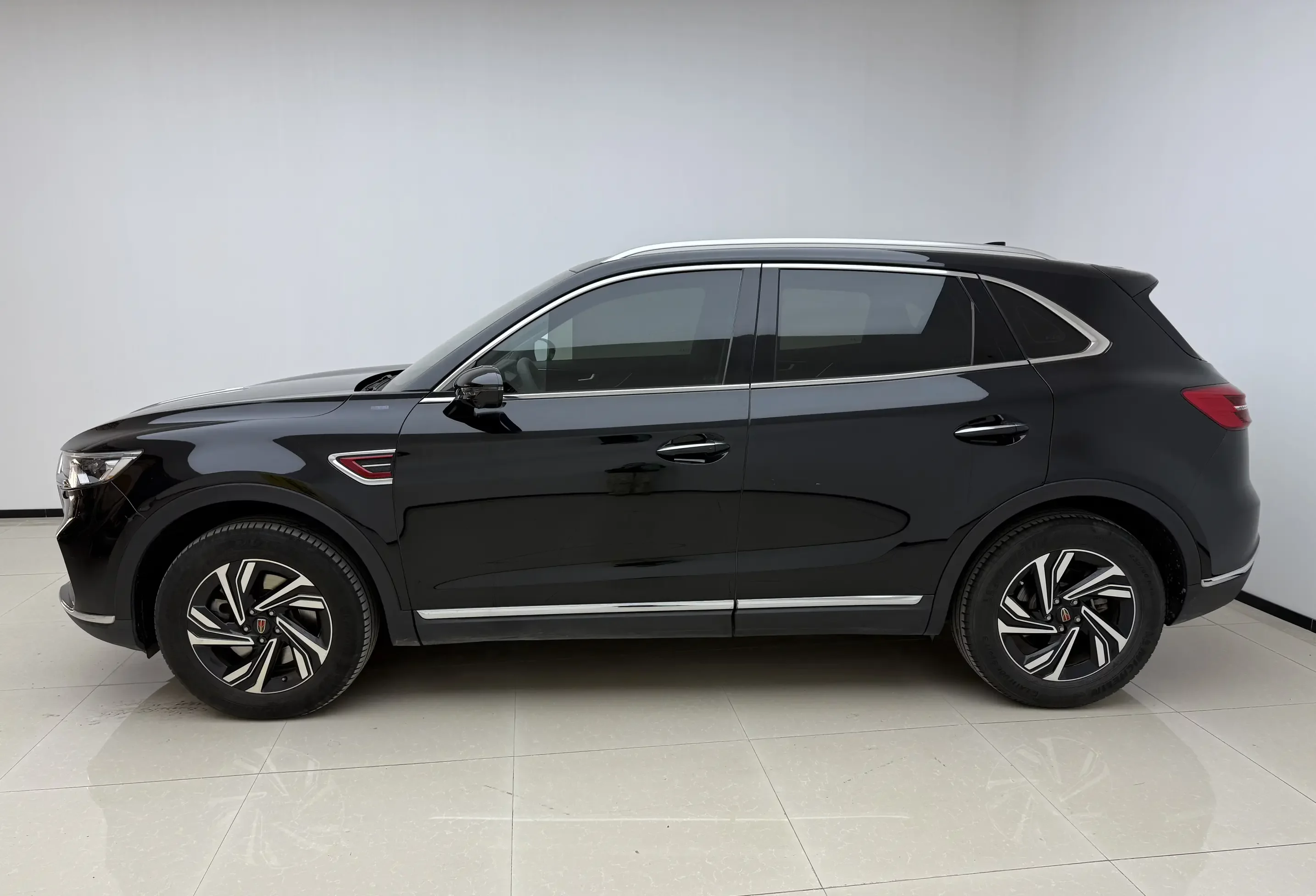 Hongqi HS5