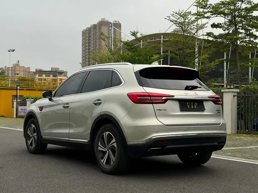 Hongqi HS5