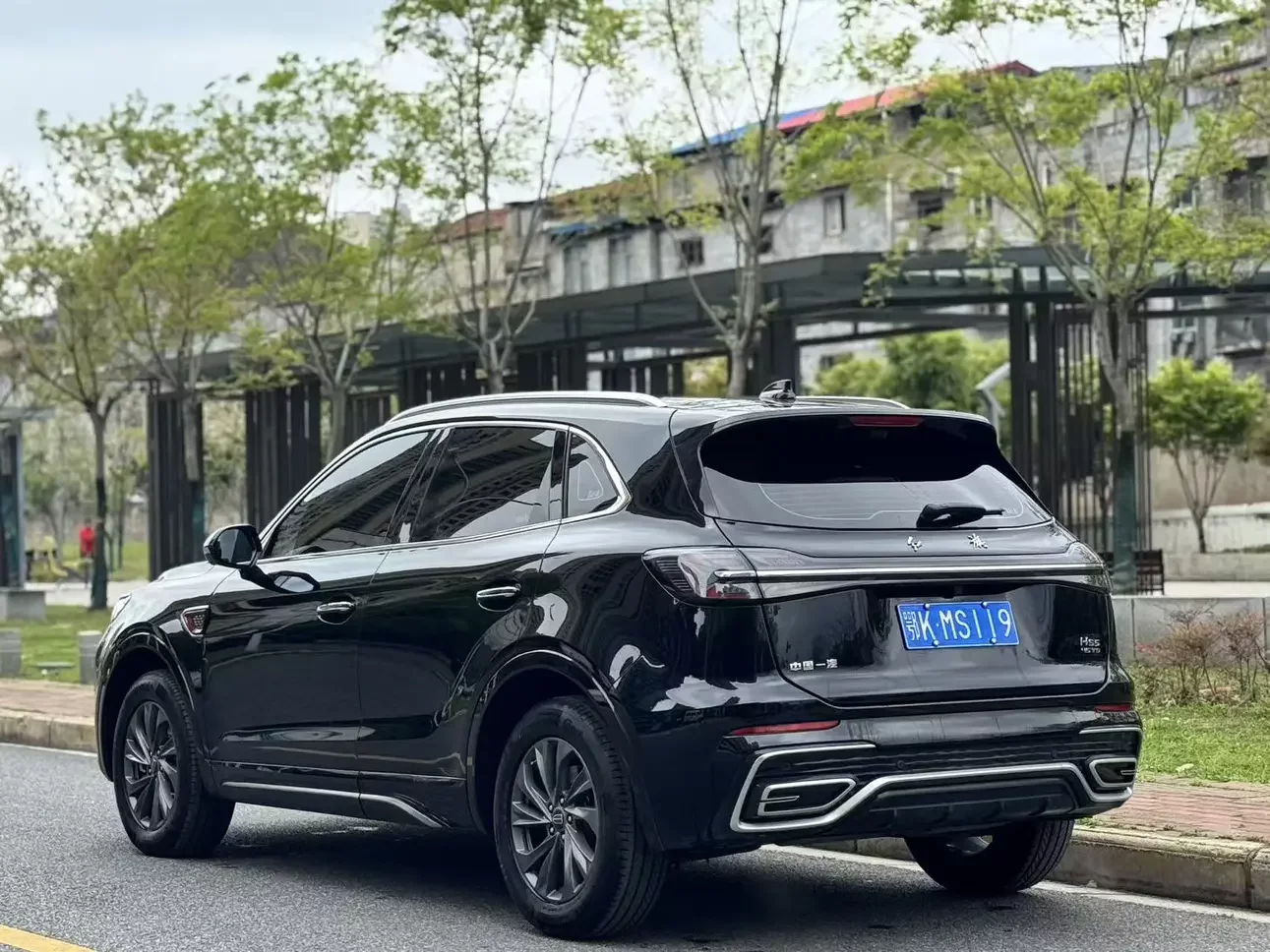 Hongqi HS5
