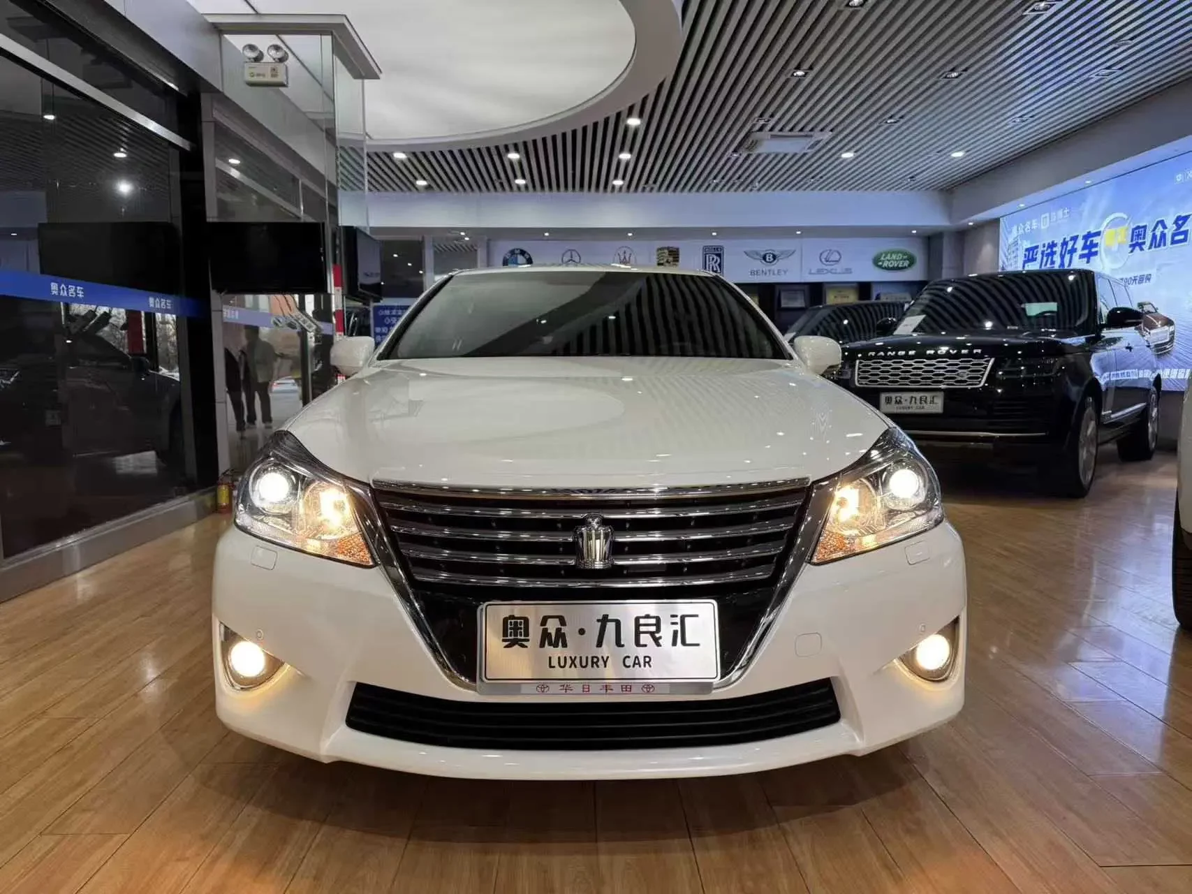 Toyota crown
