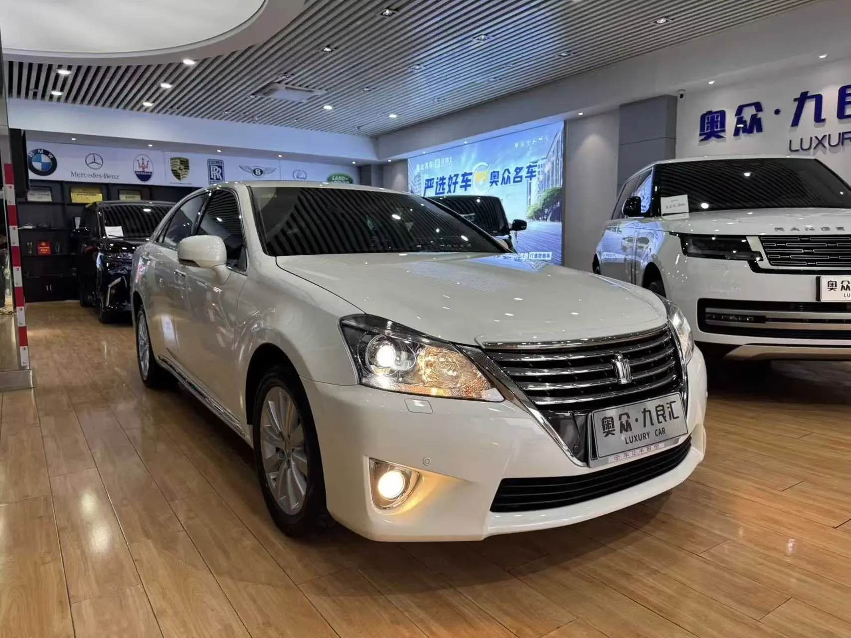 Toyota crown