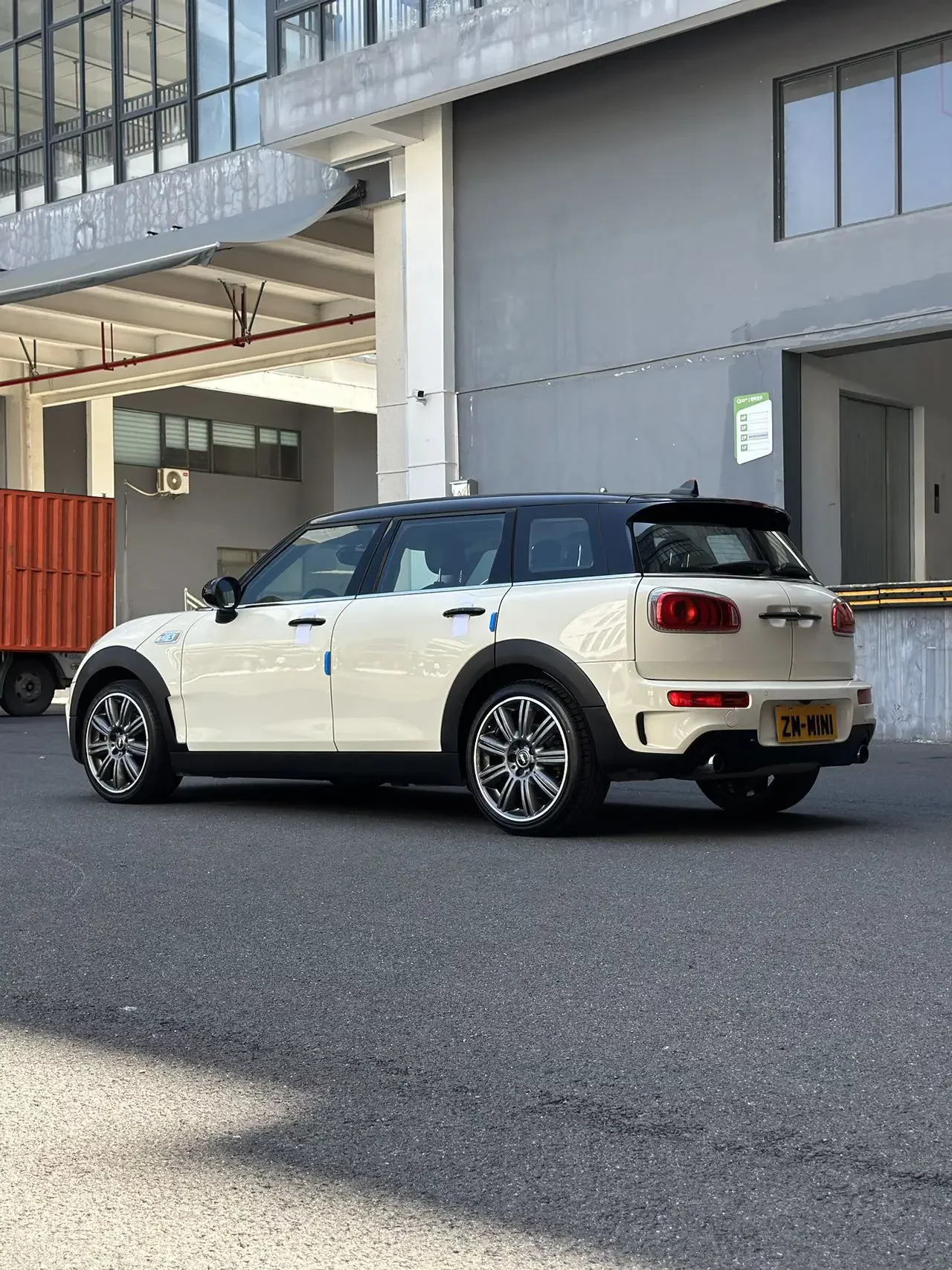 MINI CLUBMAN