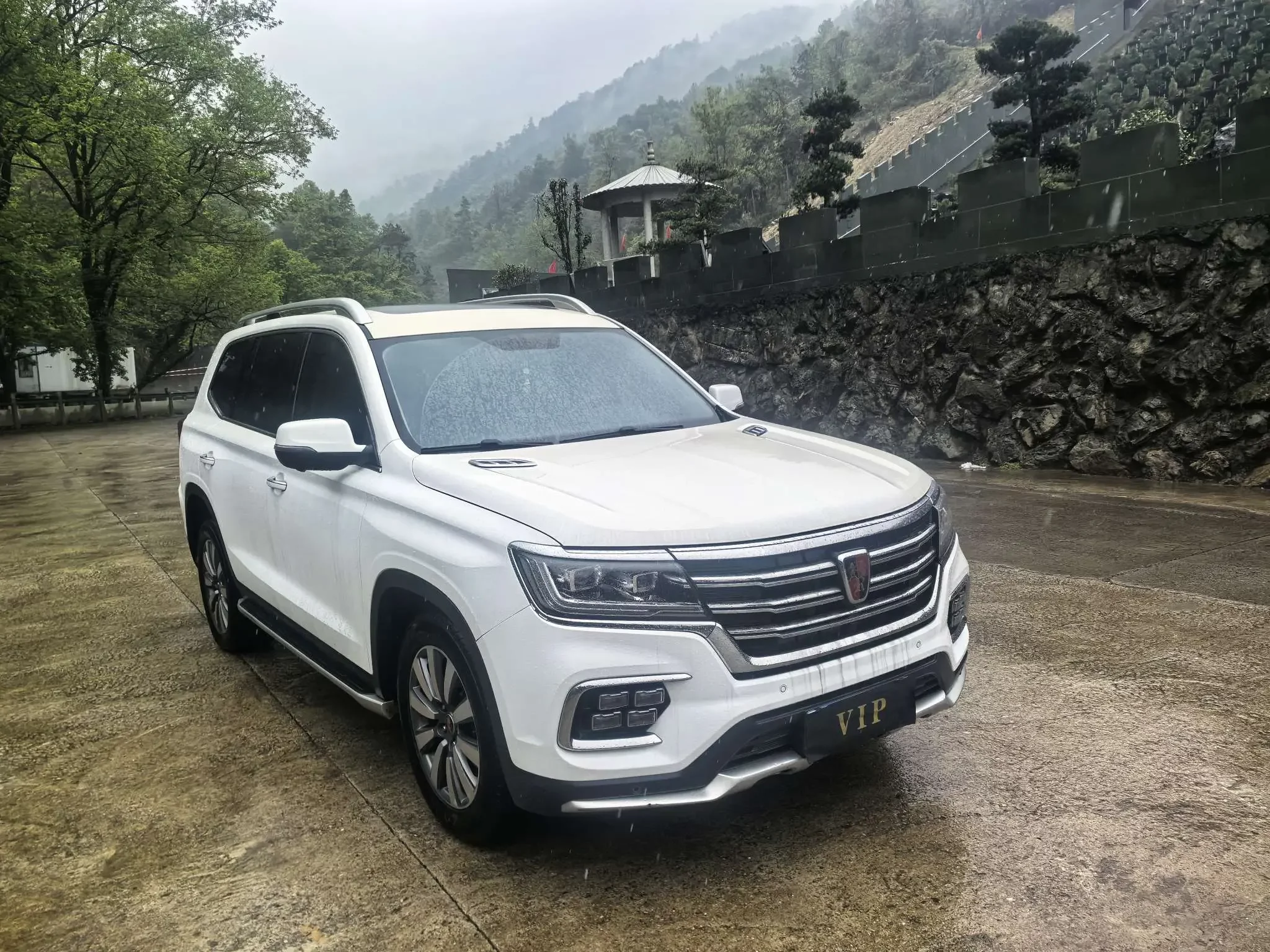 Roewe RX8