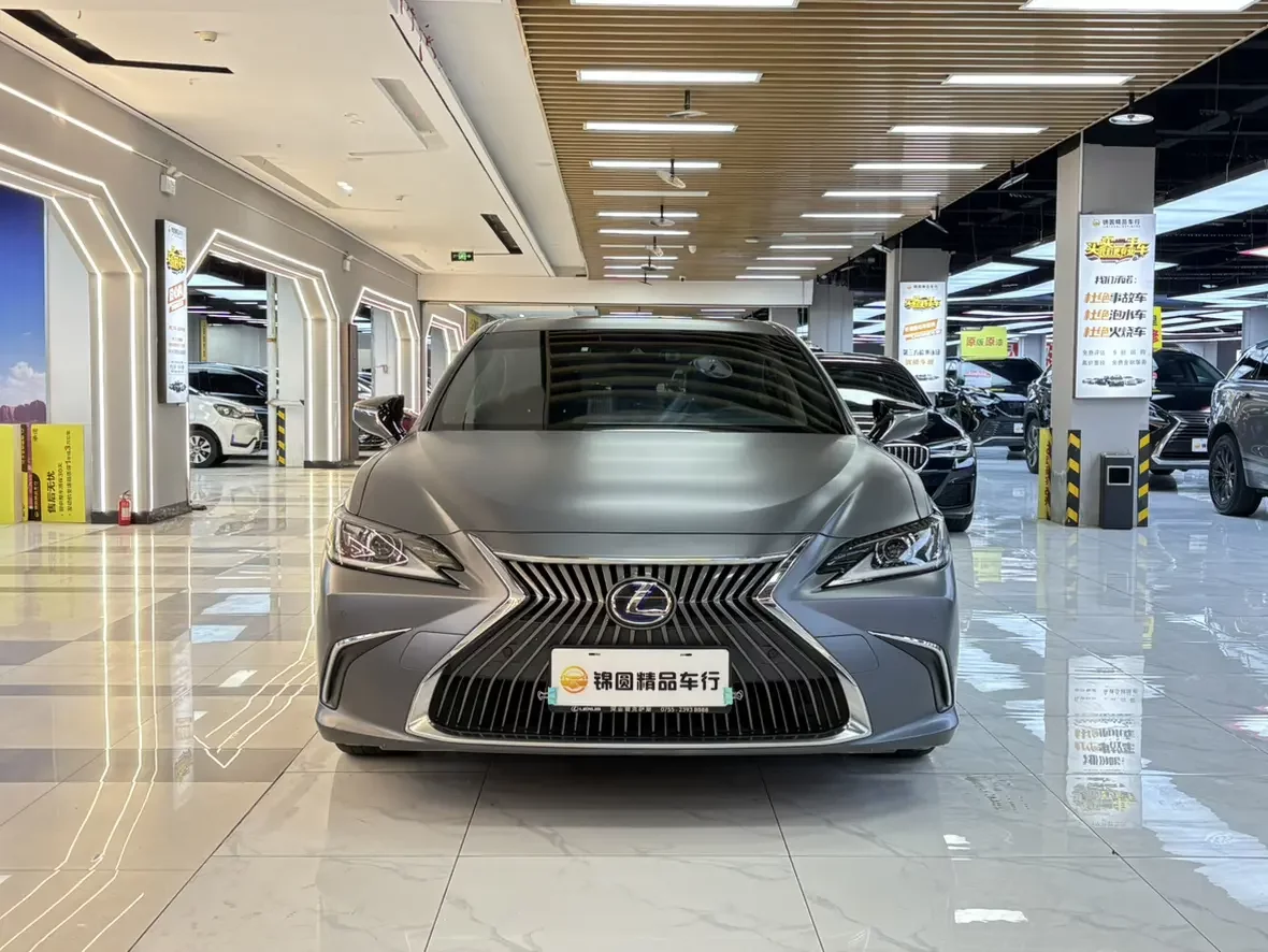 Lexus ES