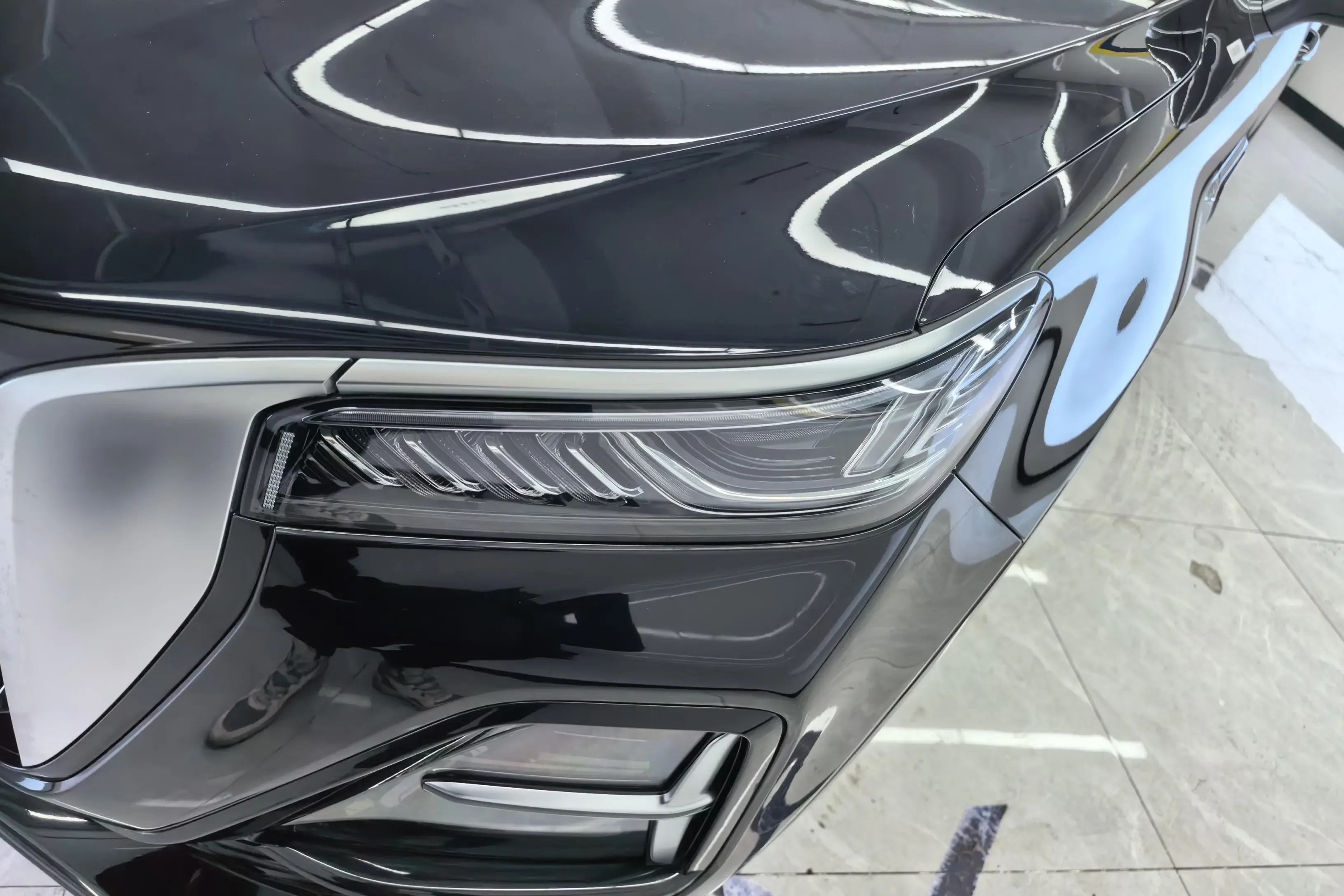 Hongqi HS5
