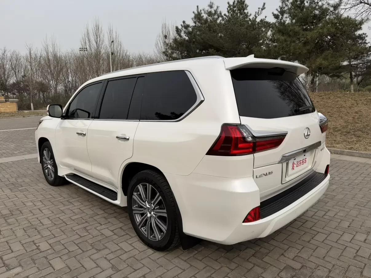 Lexus LX