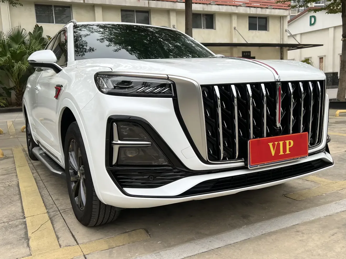 Hongqi HS5