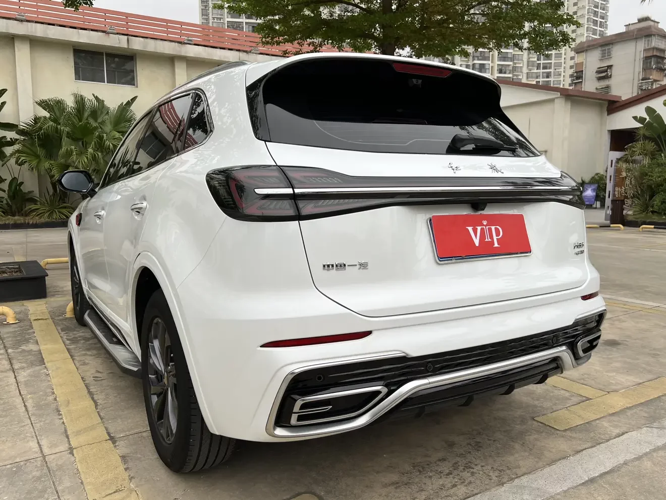Hongqi HS5