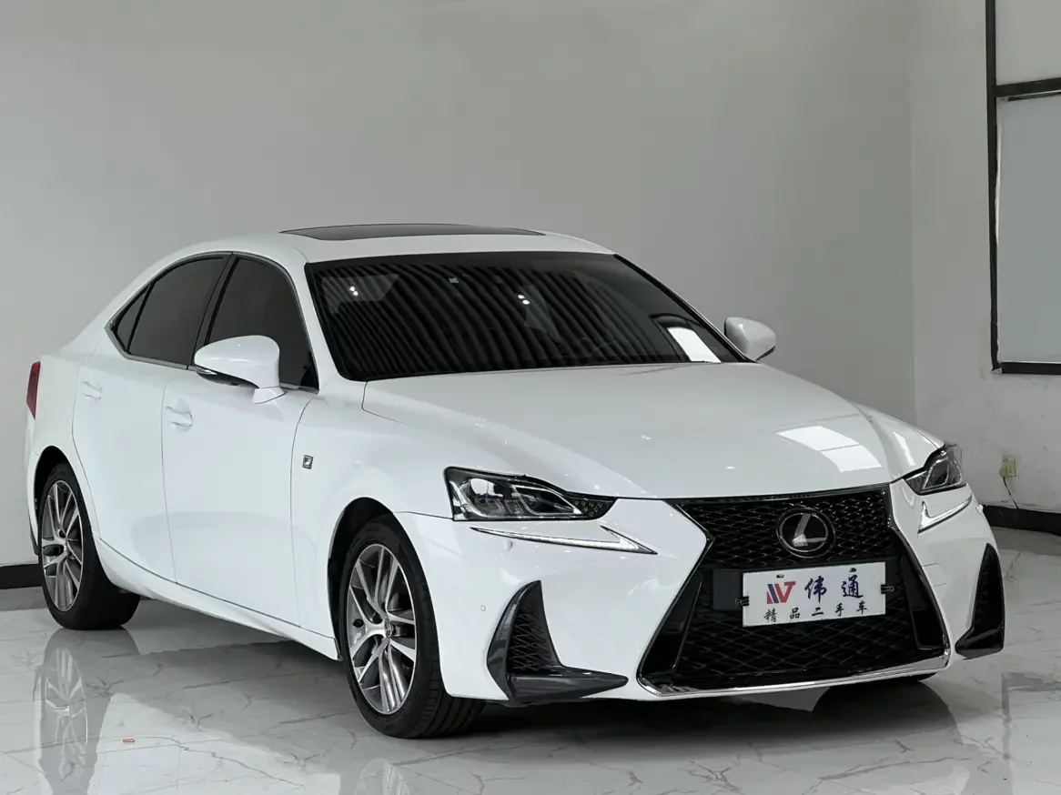 Lexus IS