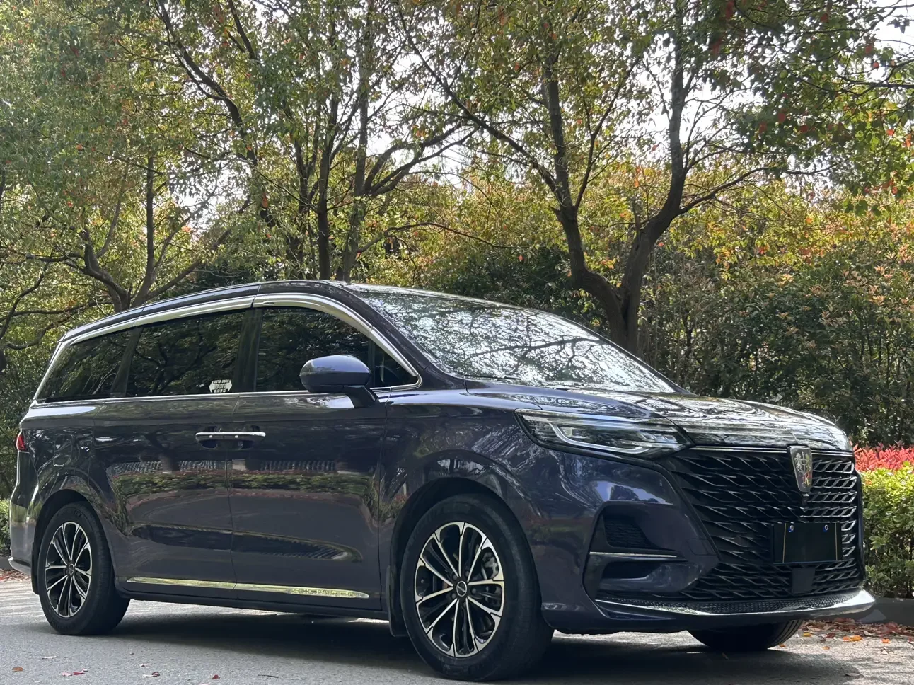 Roewe iMAX8