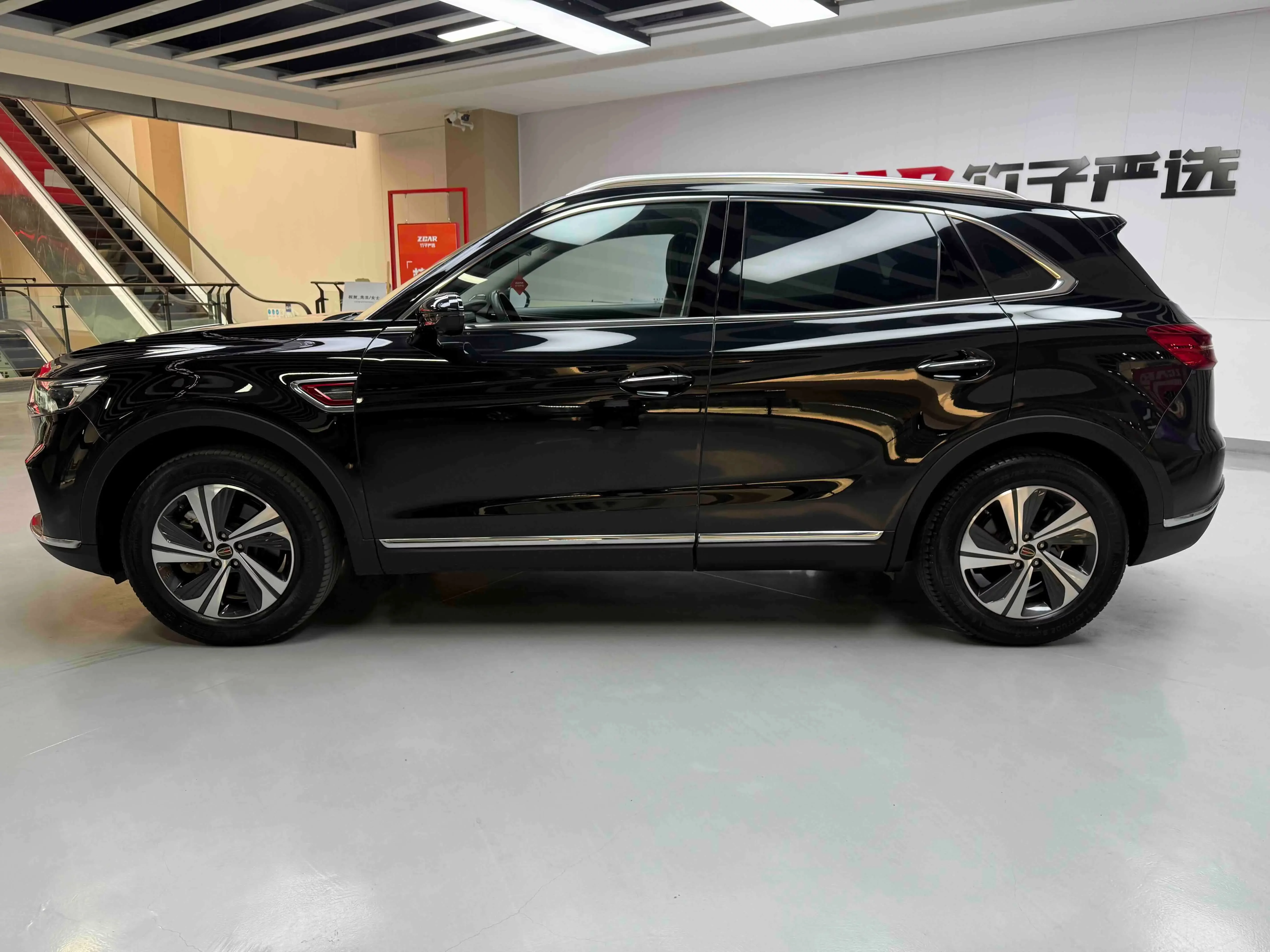 Hongqi HS5