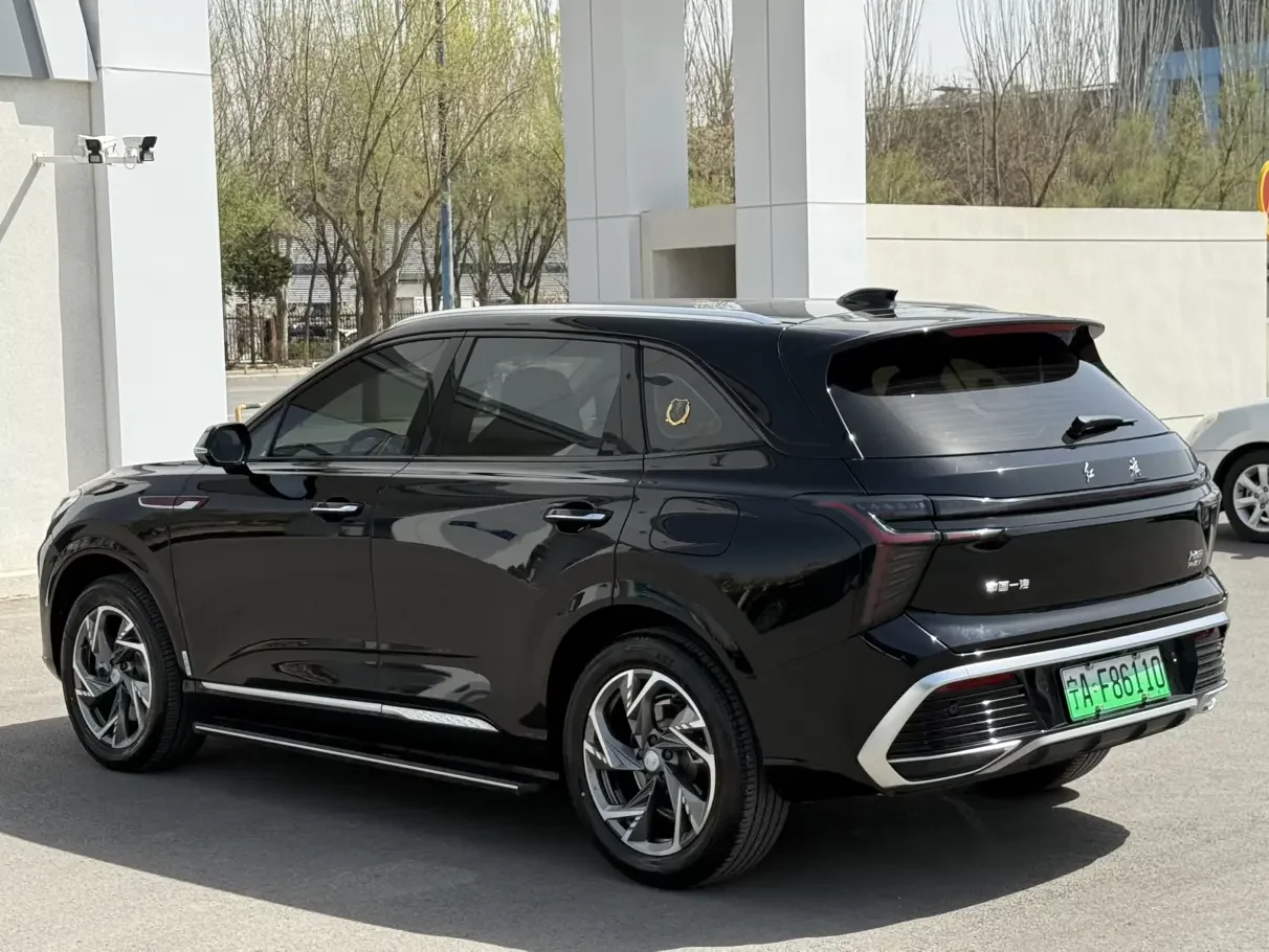 Hongqi HS3 PHEV