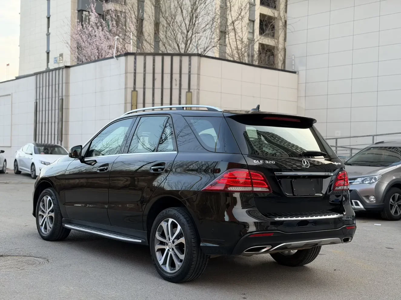 Mercedes-Benz GLE (Imported)