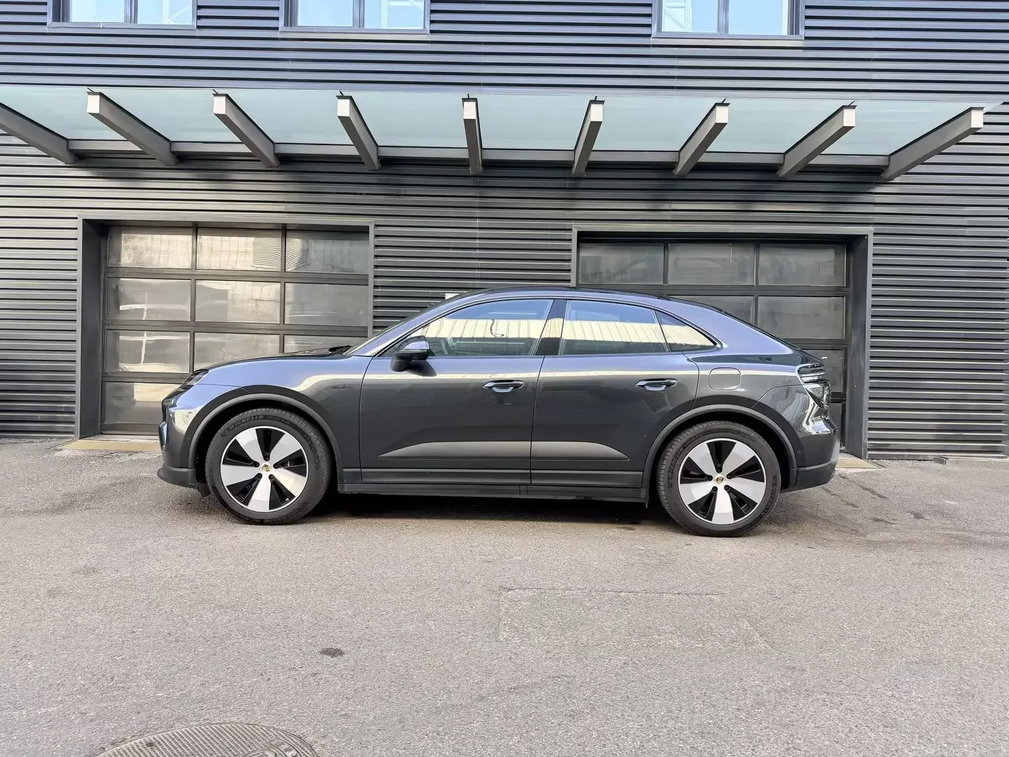 Porsche Macan EV