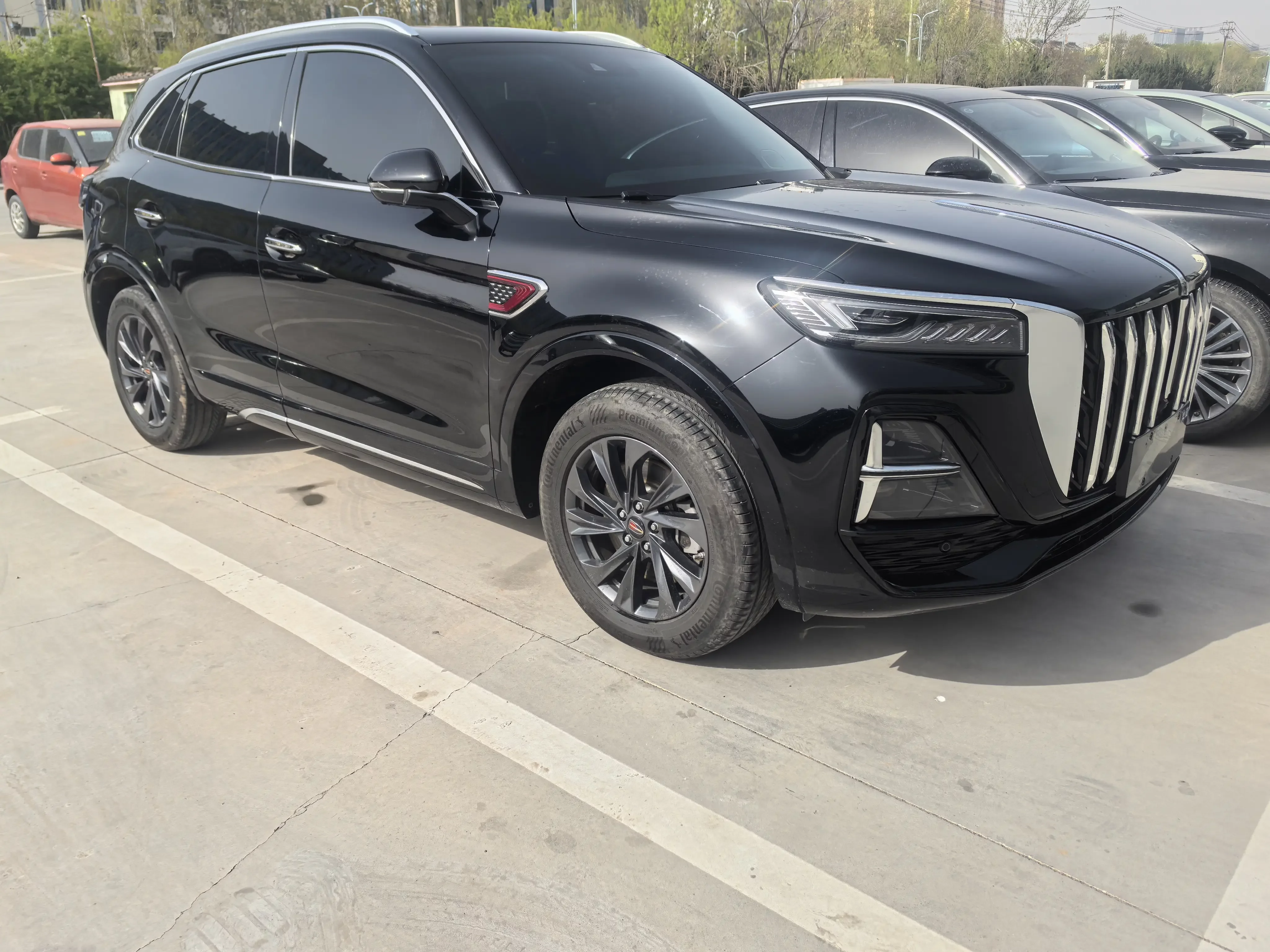 Hongqi HS5