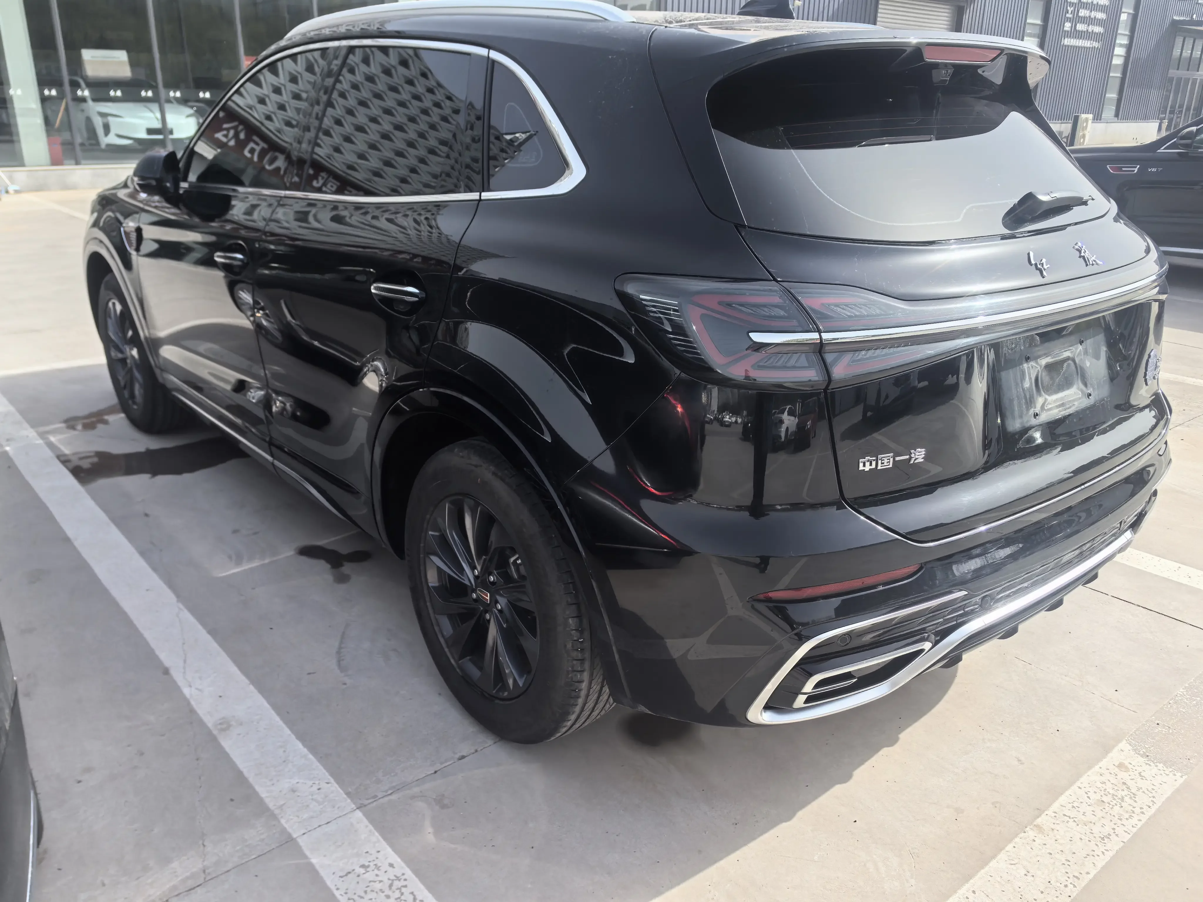 Hongqi HS5