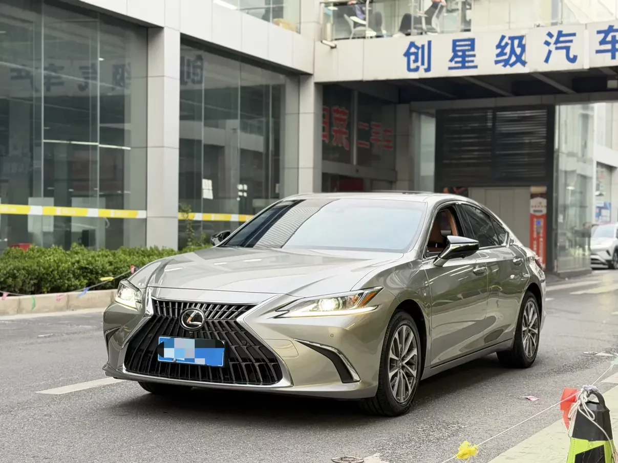 Lexus ES