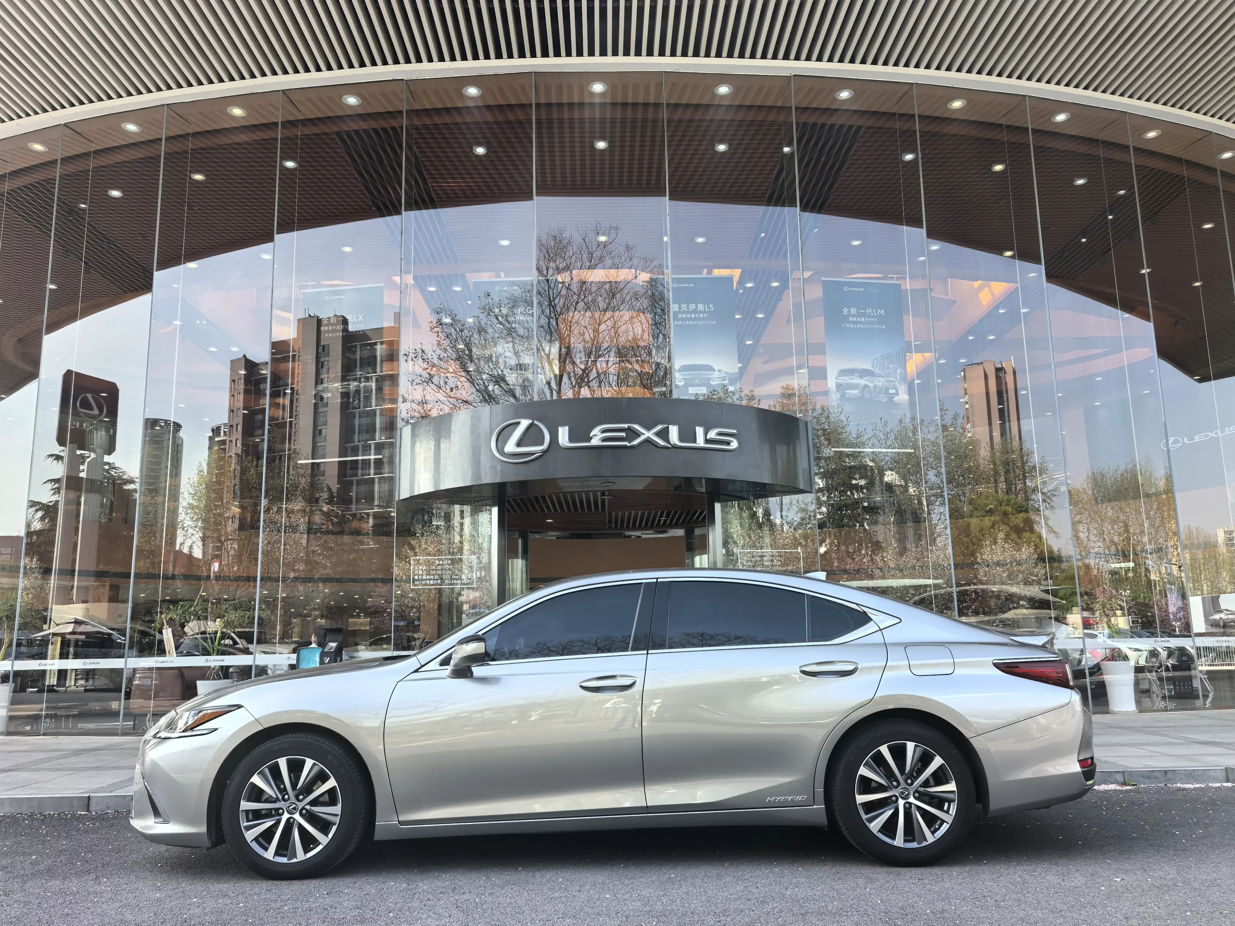 Lexus ES