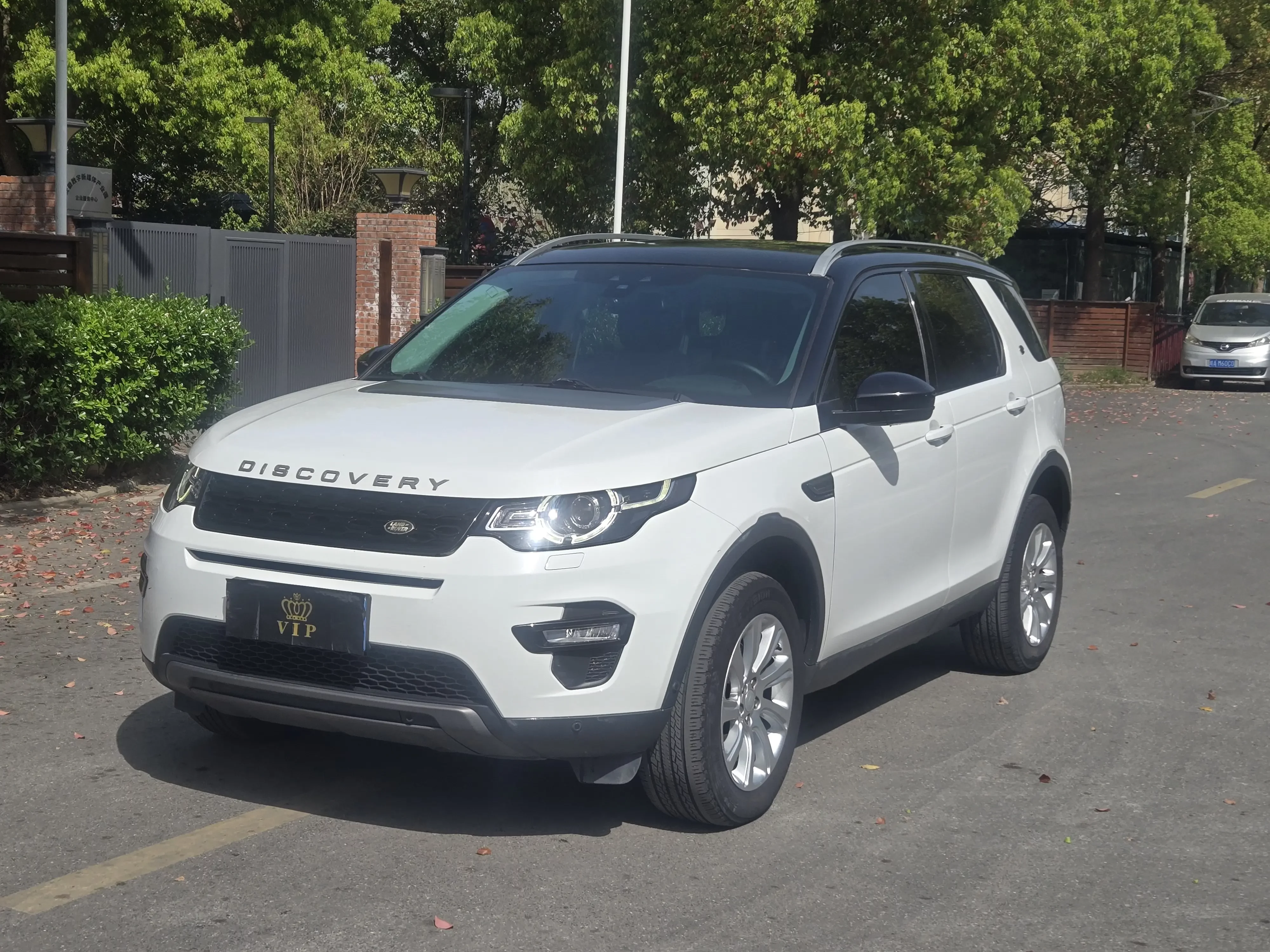Land Rover Discover the magic