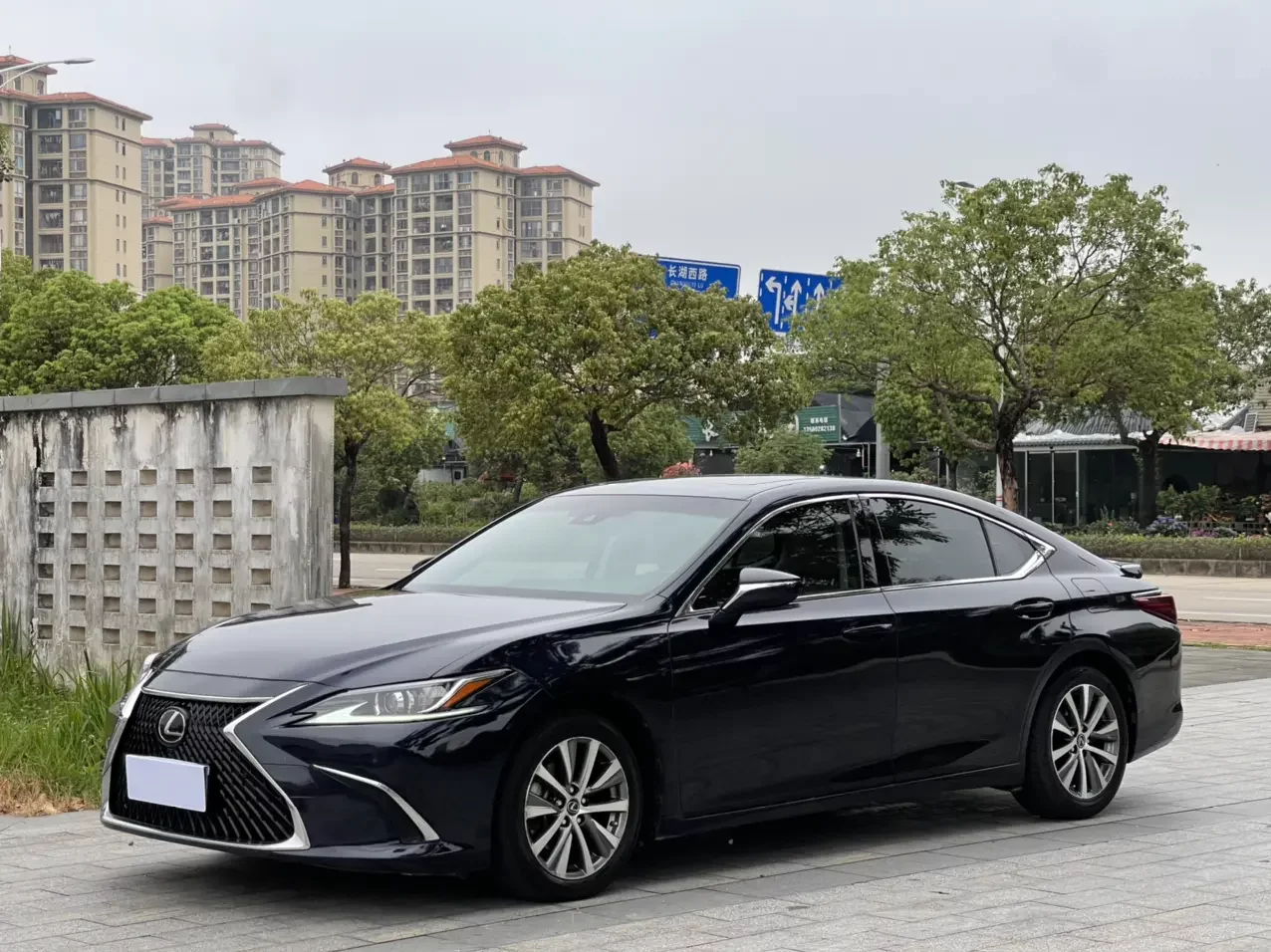 Lexus ES