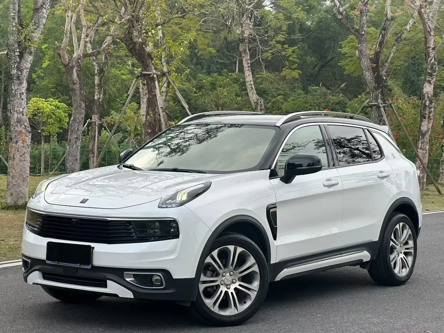 Lynk & Co 01