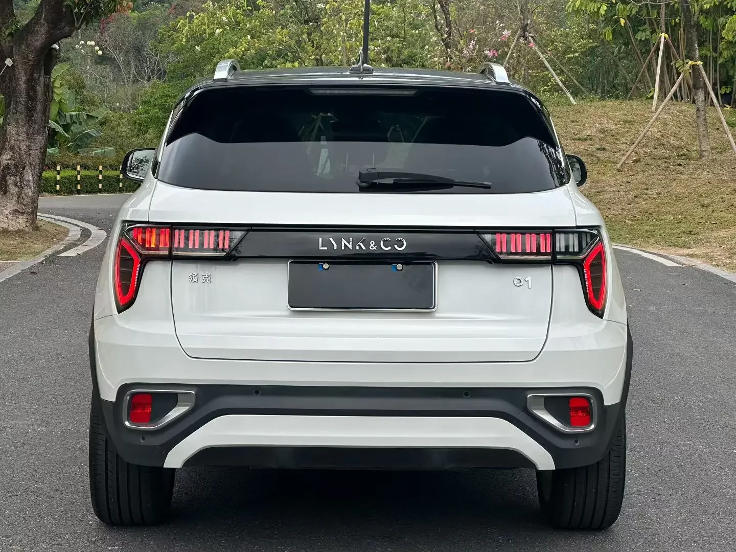 Lynk & Co 01