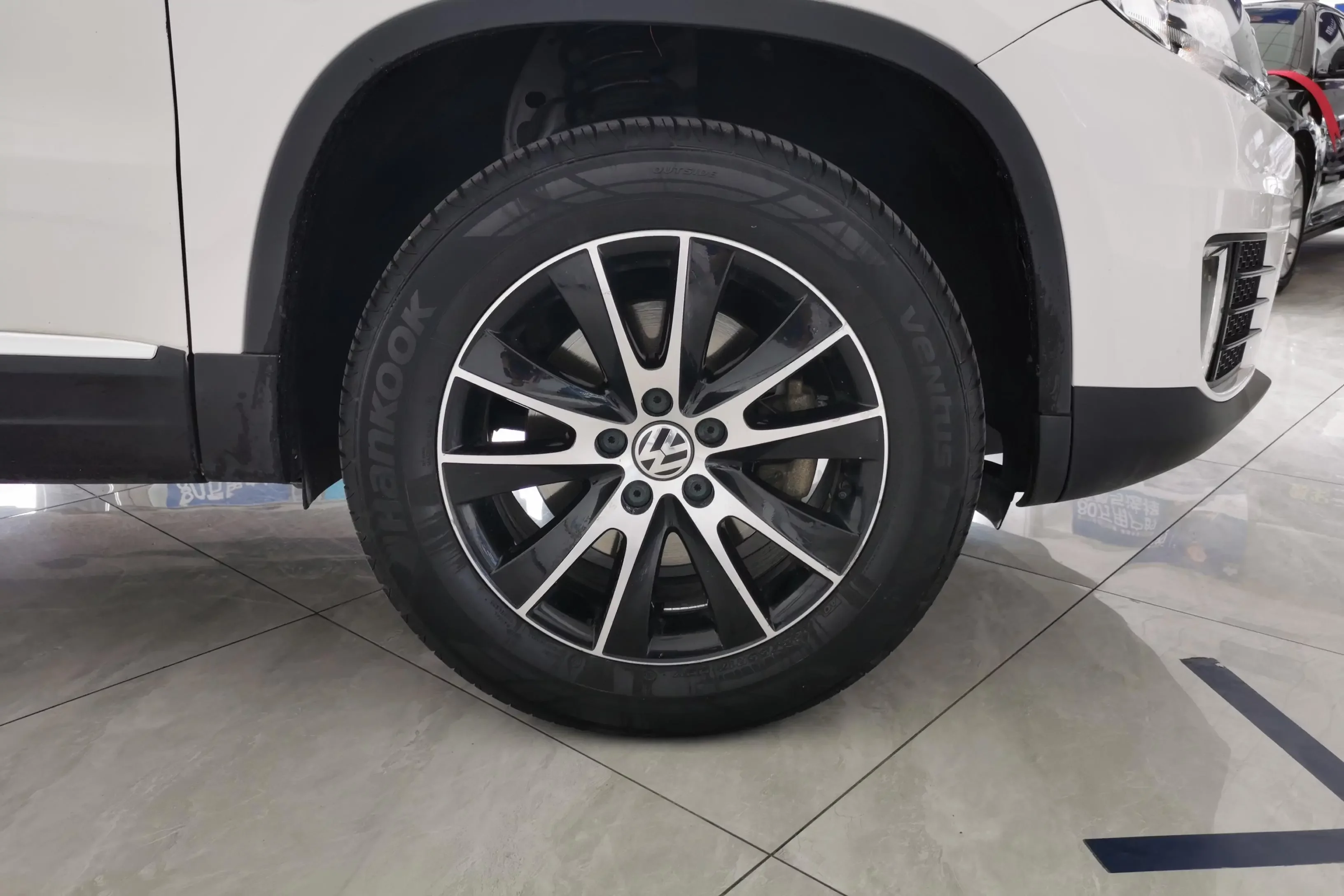 Volkswagen Tiguan (Tharu)