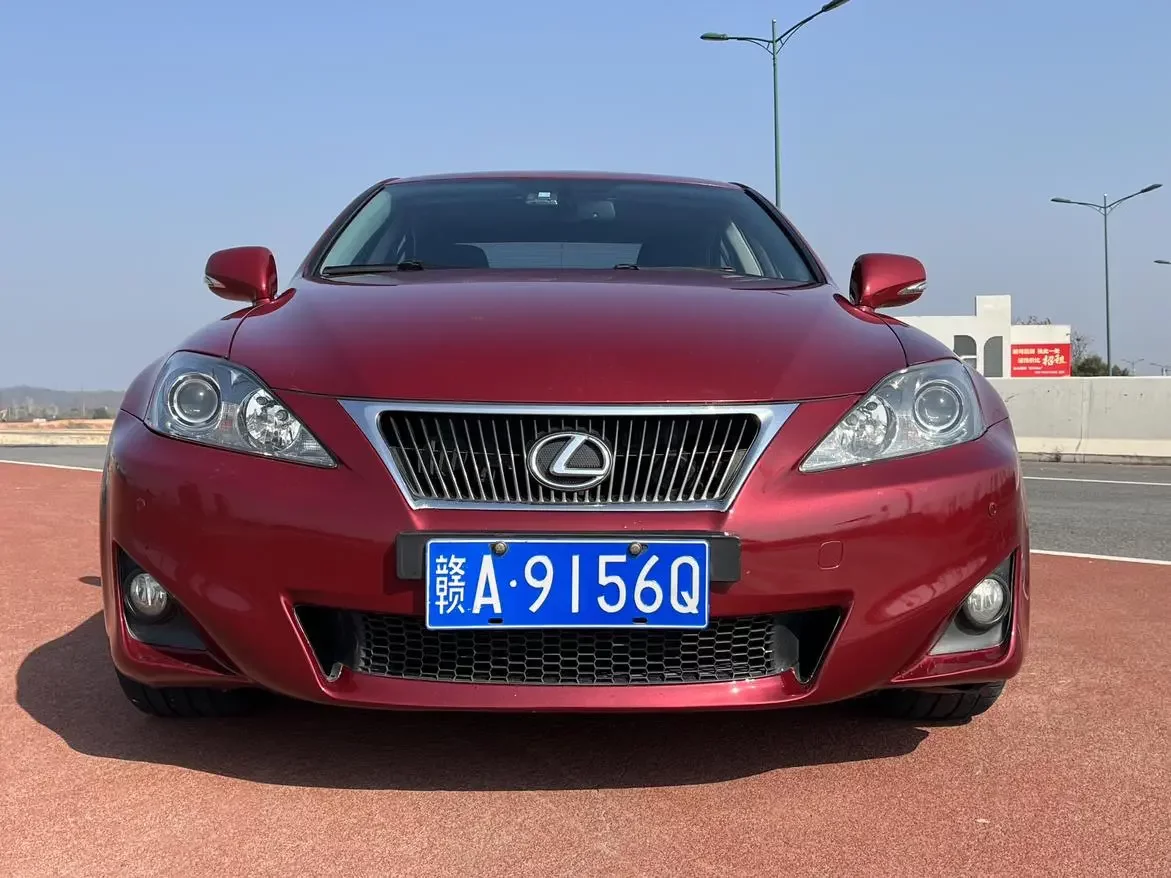 Lexus IS