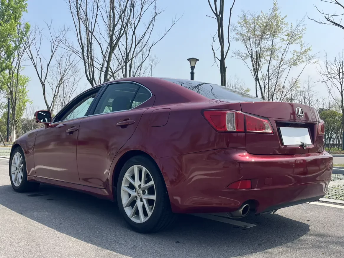 Lexus IS