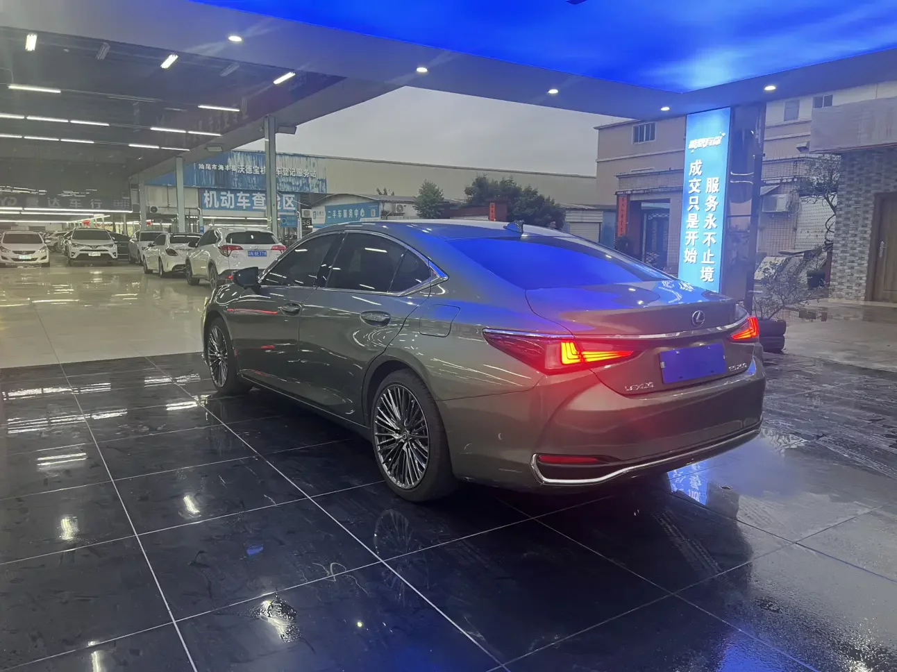 Lexus ES