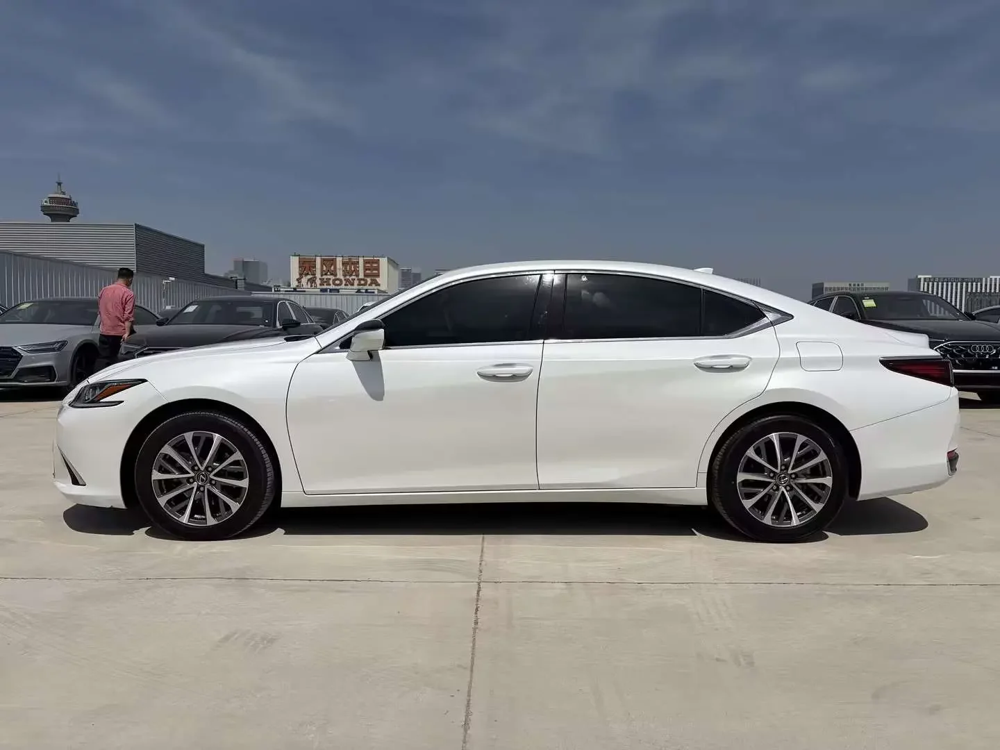 Lexus ES