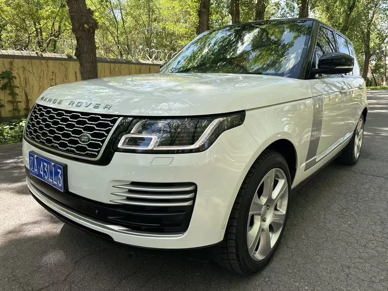 Land Rover range rover