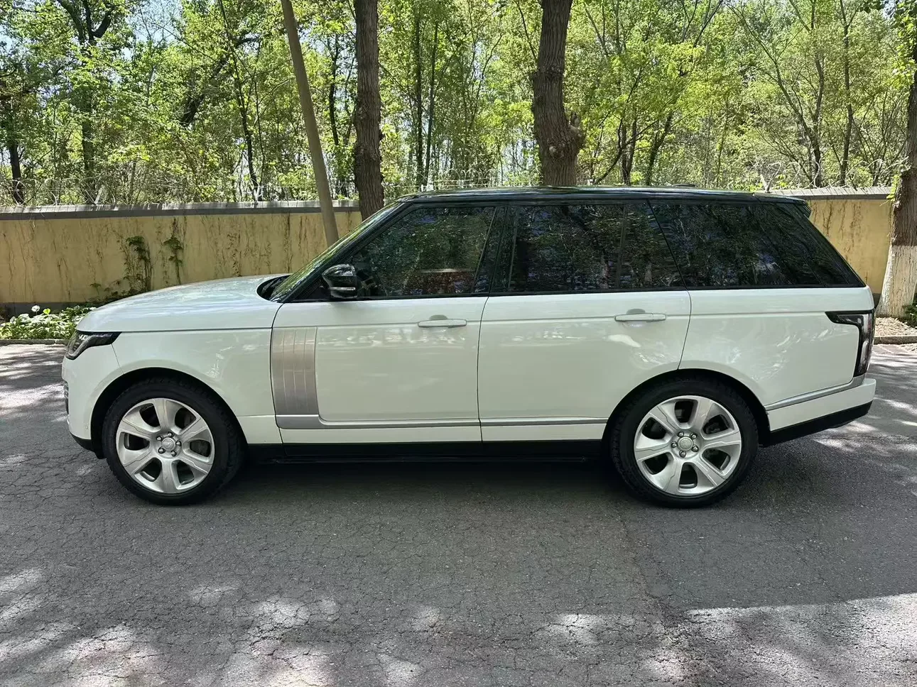 Land Rover range rover