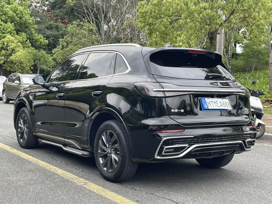 Hongqi HS5