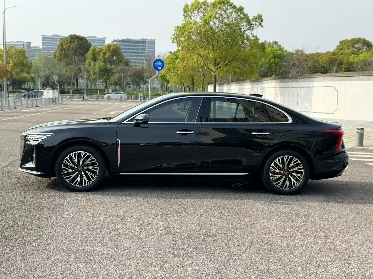 Hongqi H5