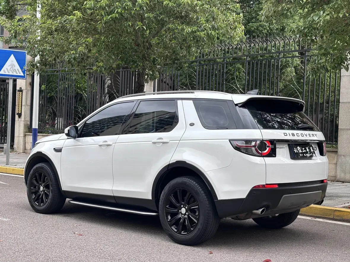 Land Rover Discover the magic