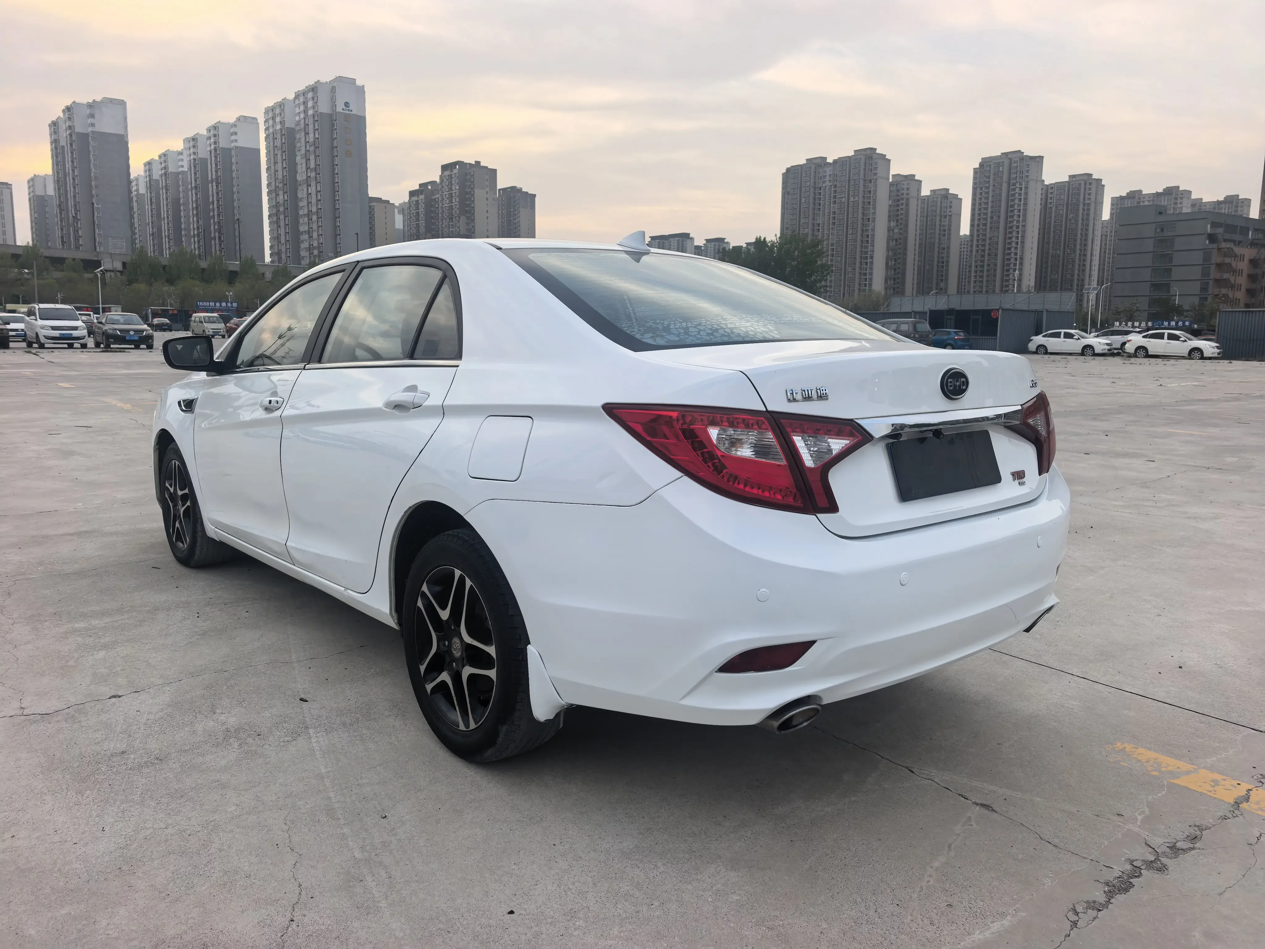 BYD G5