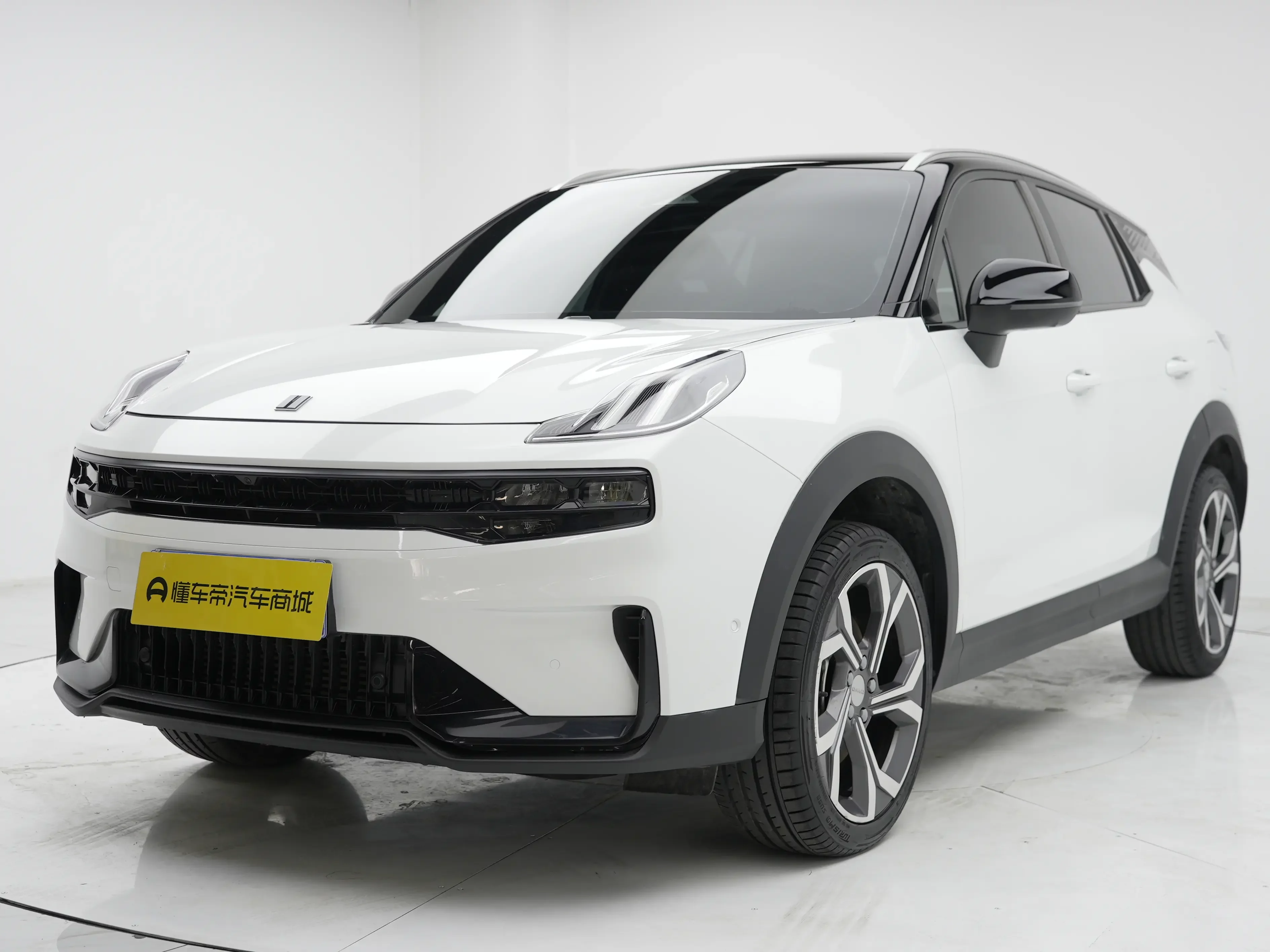 Lynk & Co 06