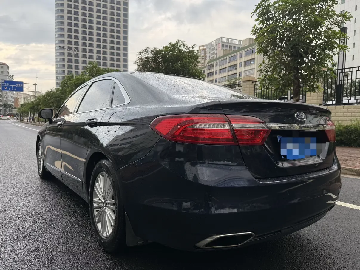 Ford Taurus