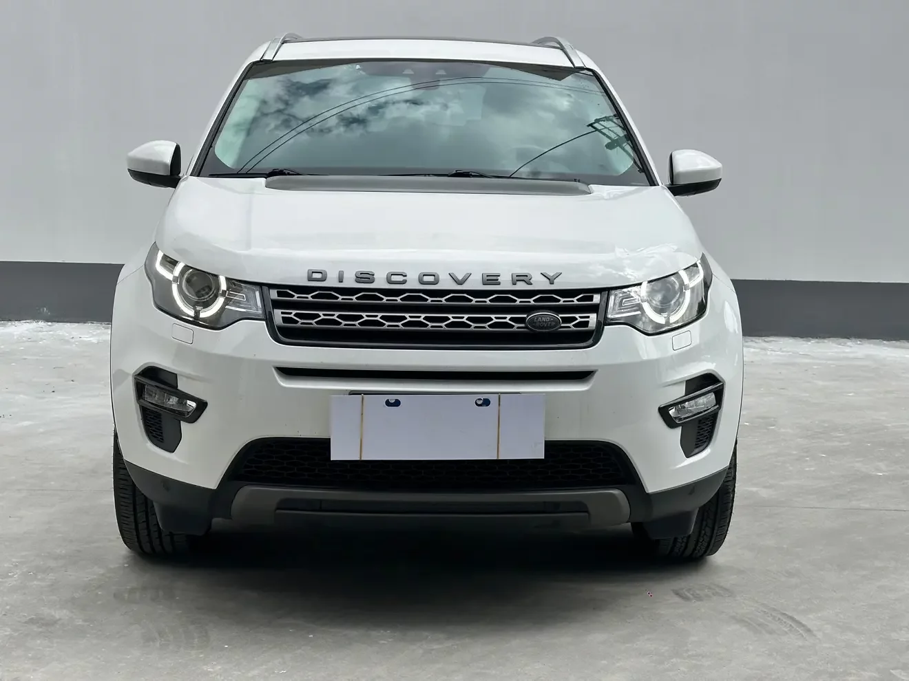 Land Rover Discover the magic