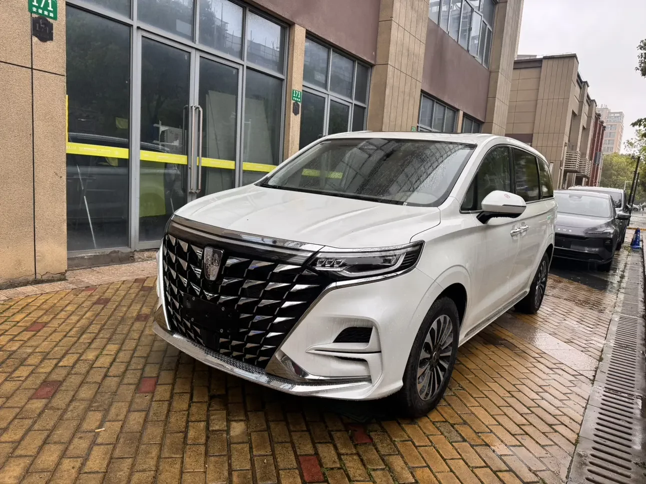 Roewe iMAX8 DMH
