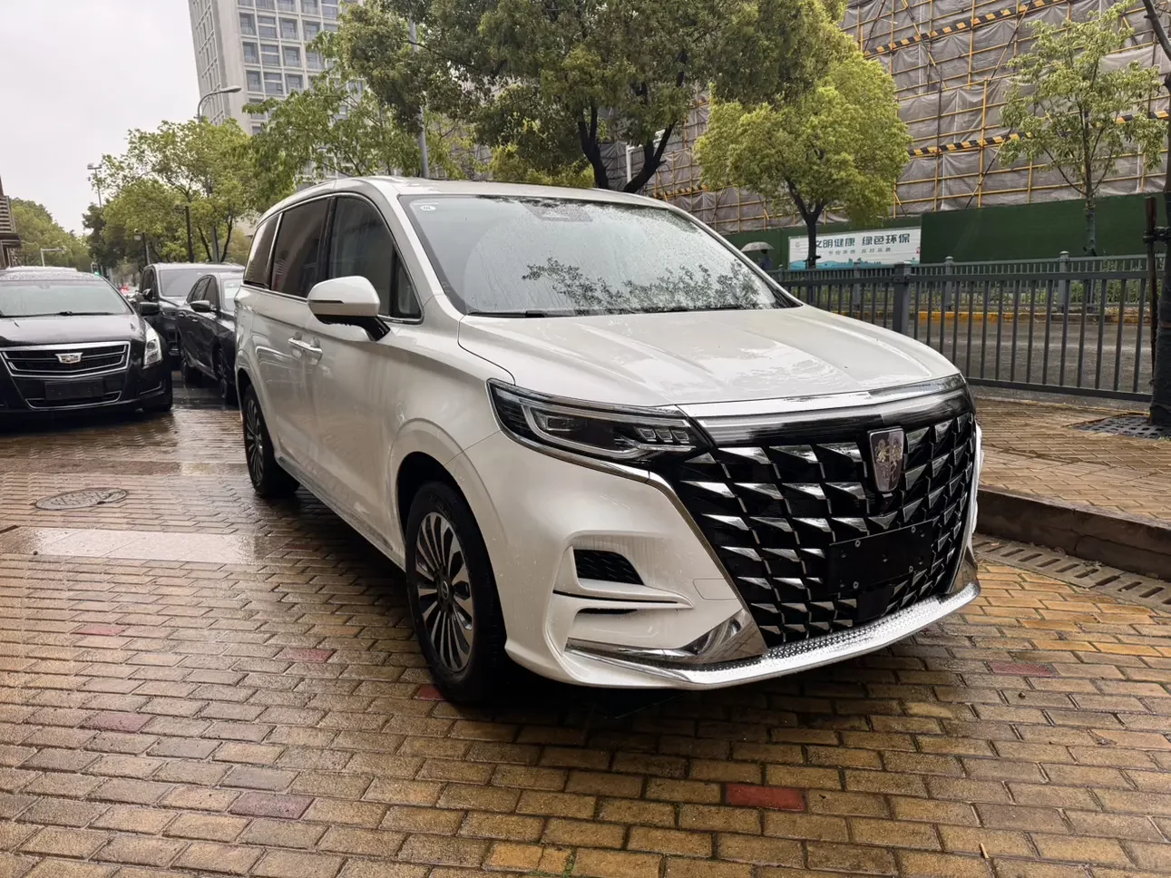 Roewe iMAX8 DMH