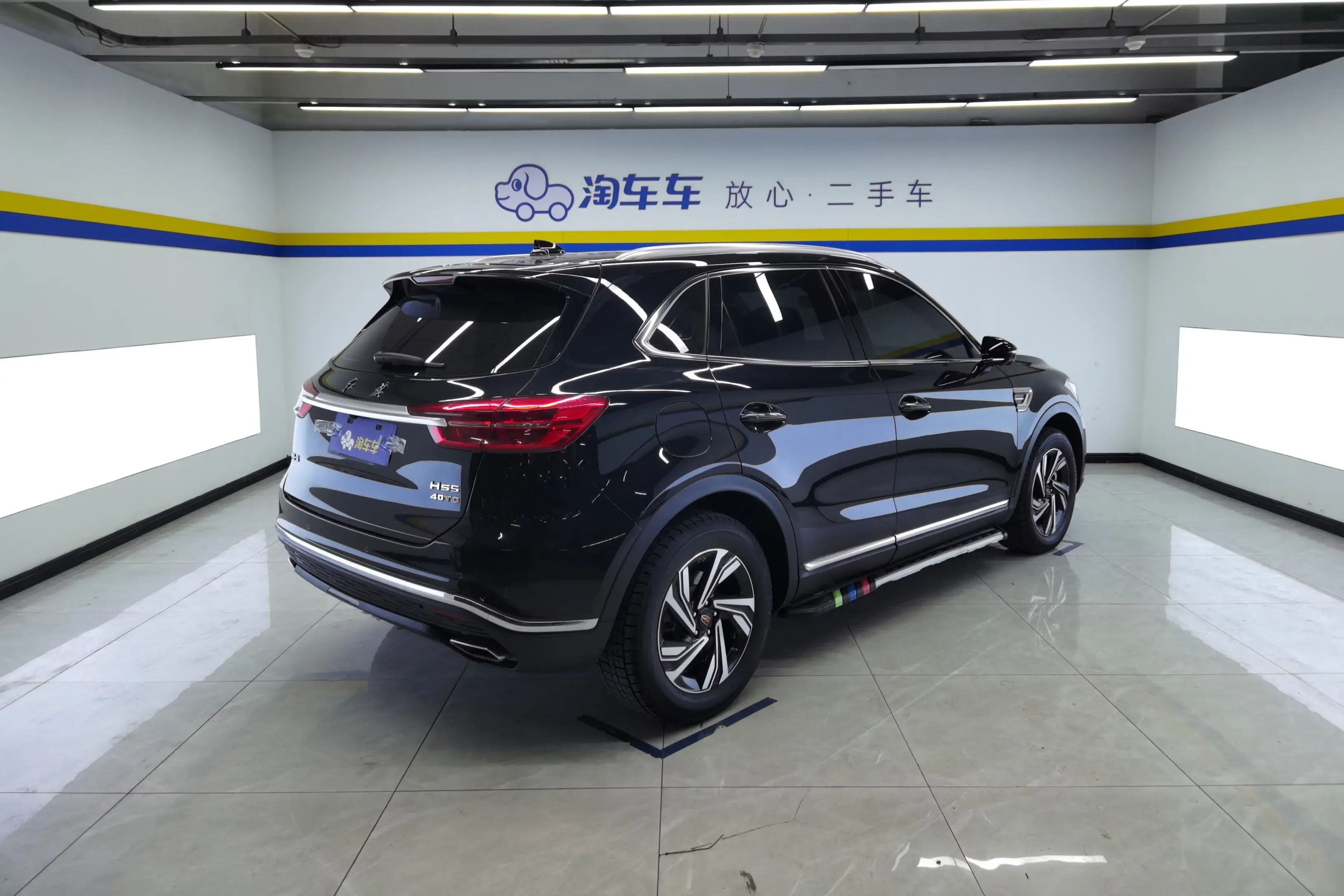 Hongqi HS5