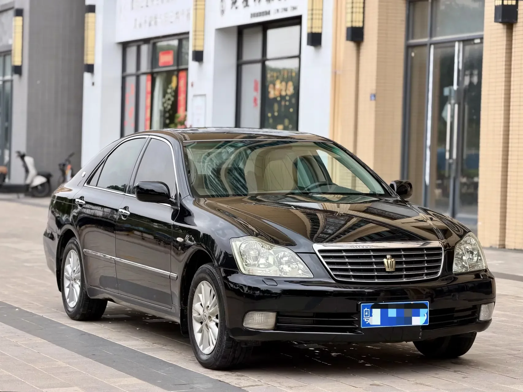 Toyota crown
