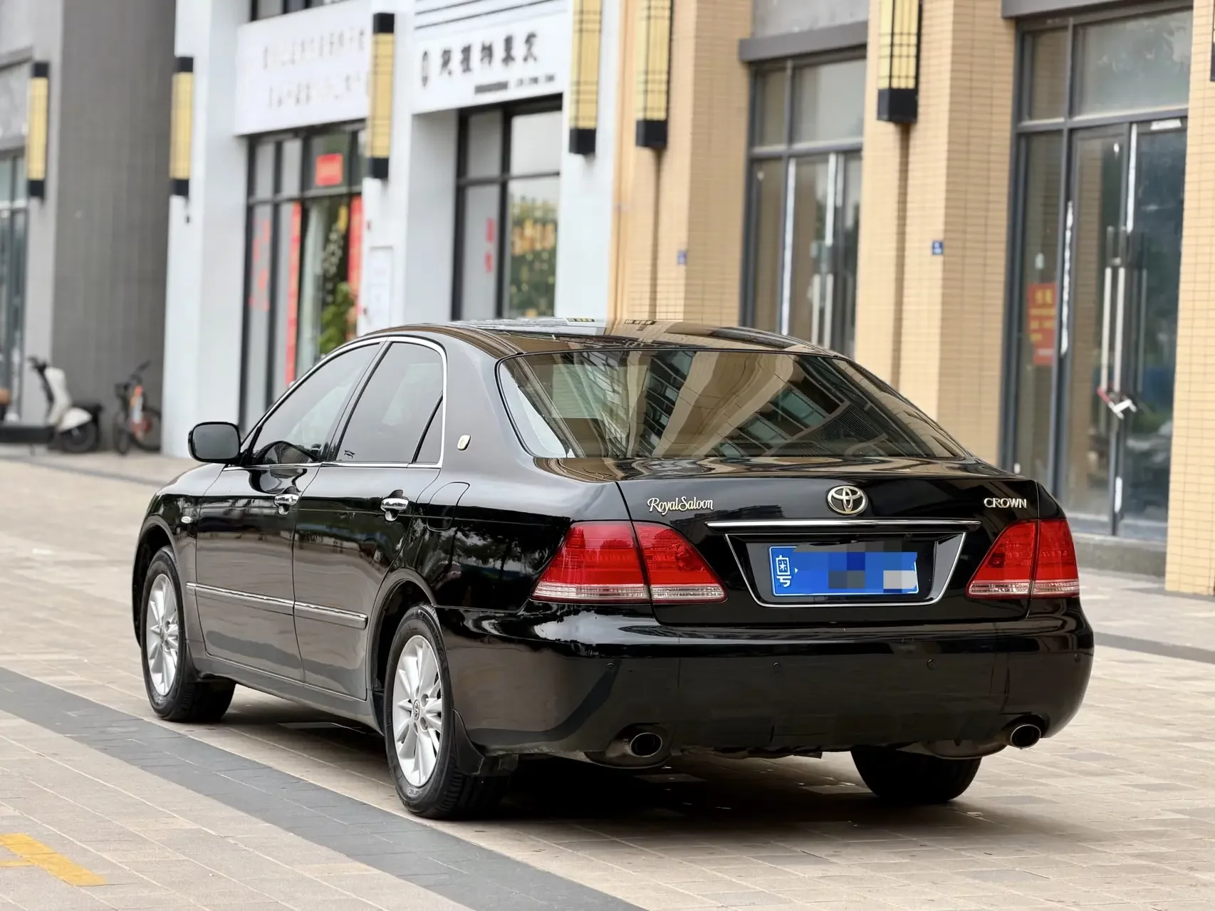 Toyota crown