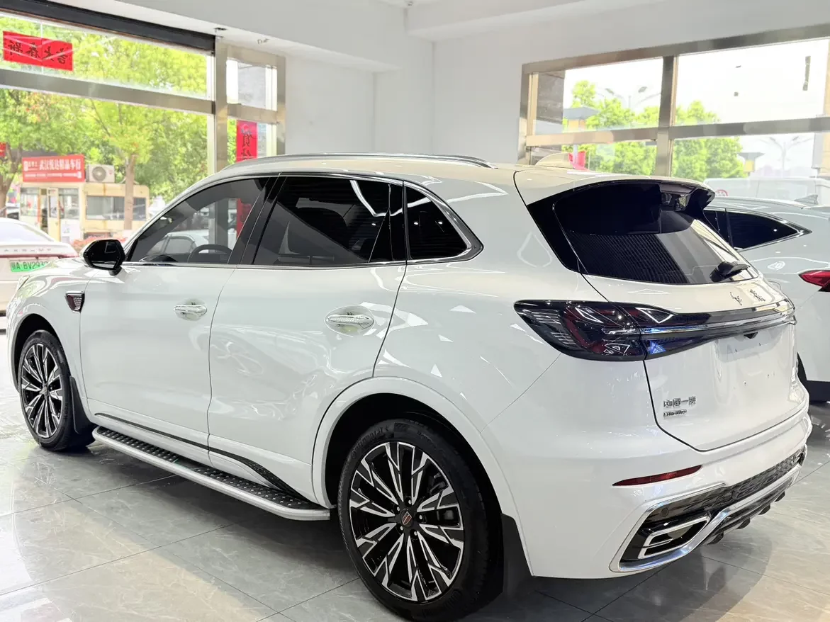 Hongqi HS5