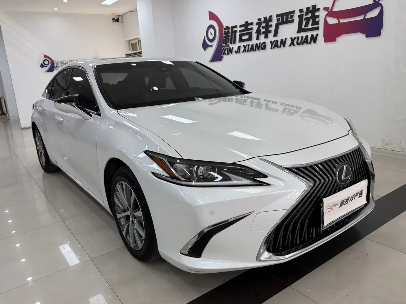 Lexus ES
